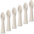 Set van zes beige siliconen oefenlepels voor baby's, ideaal voor de eerste hapjes en zelfstandig eten.